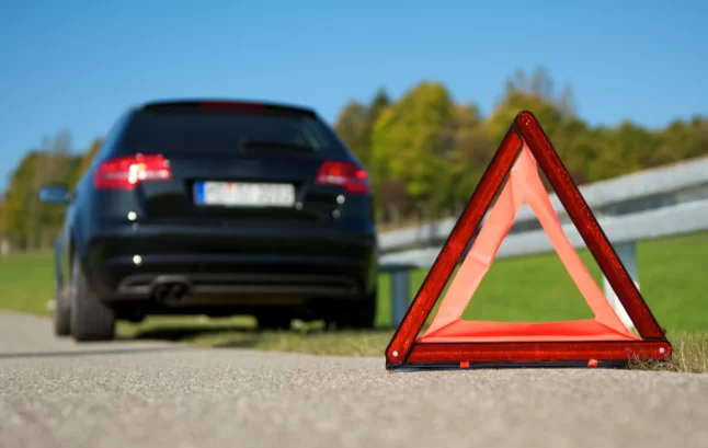 Acil Yol Yardımı: Aracınız Yolda Kaldığında Ne Yapmalısınız?